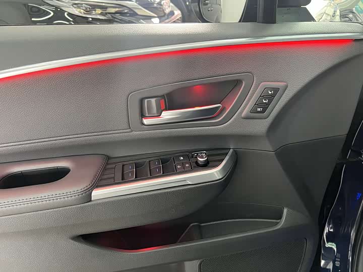 Фото 9 - Toyota Sienna