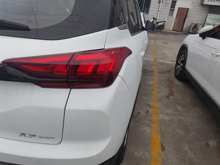 Фото 8 - Beijing X3