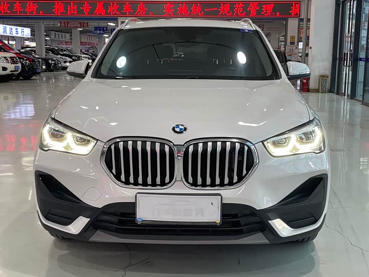 Фото 2 - BMW X1