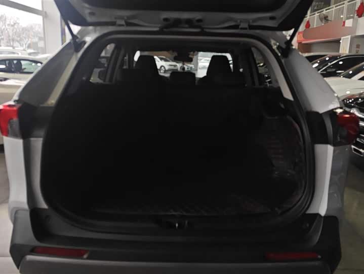 Фото 4 - Toyota RAV4