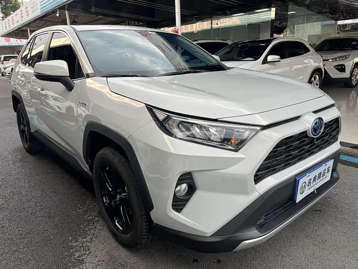 Фото 3 - Toyota RAV4