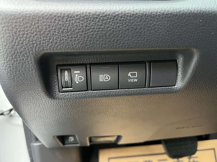 Фото 9 - Toyota RAV4