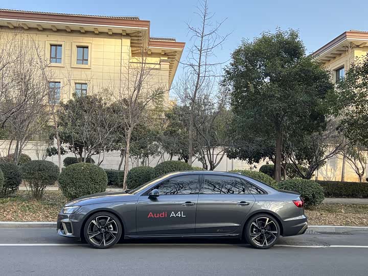 Фото 5 - Audi A4L