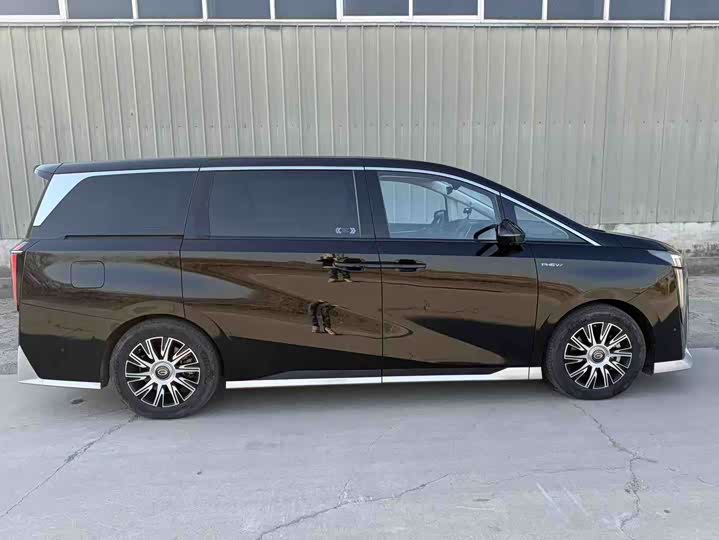 Фото 5 - GAC Trumpchi E9