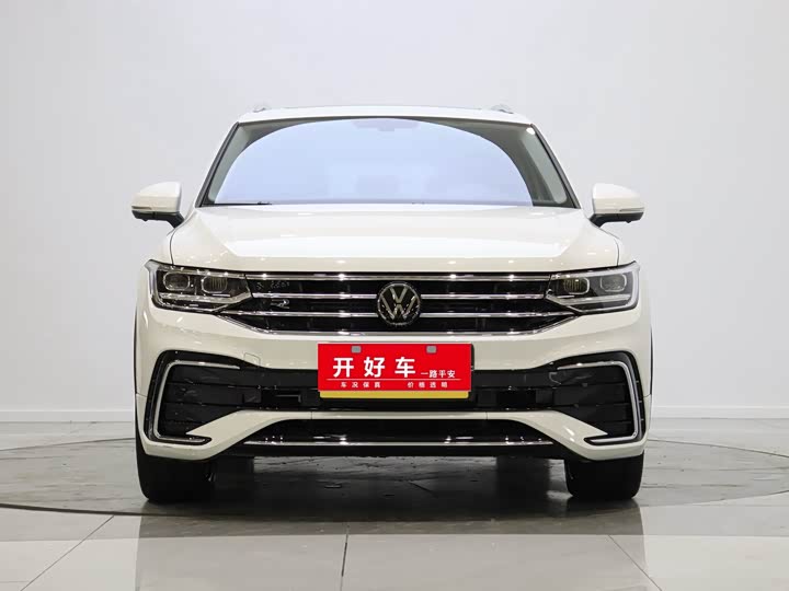 Фото 2 - Volkswagen Tiguan L Pro