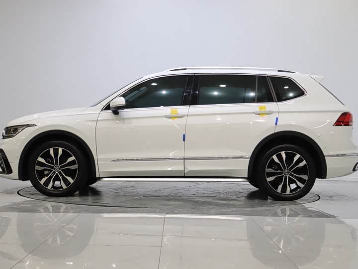 Фото 3 - Volkswagen Tiguan L Pro