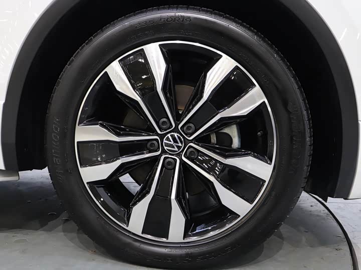 Фото 7 - Volkswagen Tiguan L Pro