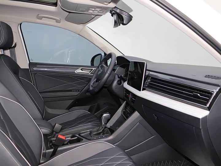 Фото 8 - Volkswagen Tiguan L Pro