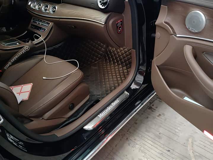 Фото 8 - Mercedes-Benz E-Class