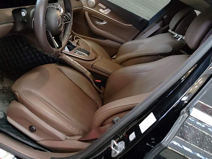 Фото 9 - Mercedes-Benz E-Class