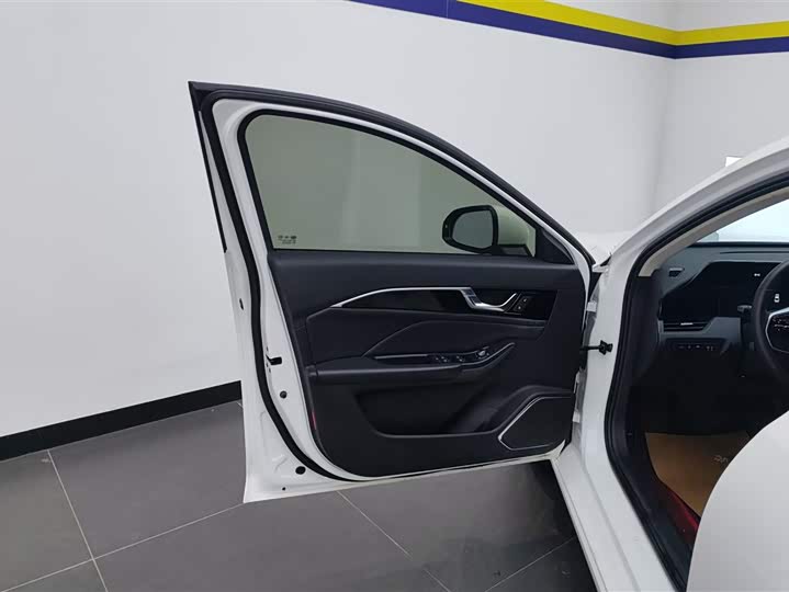 Фото 7 - Bestune B70