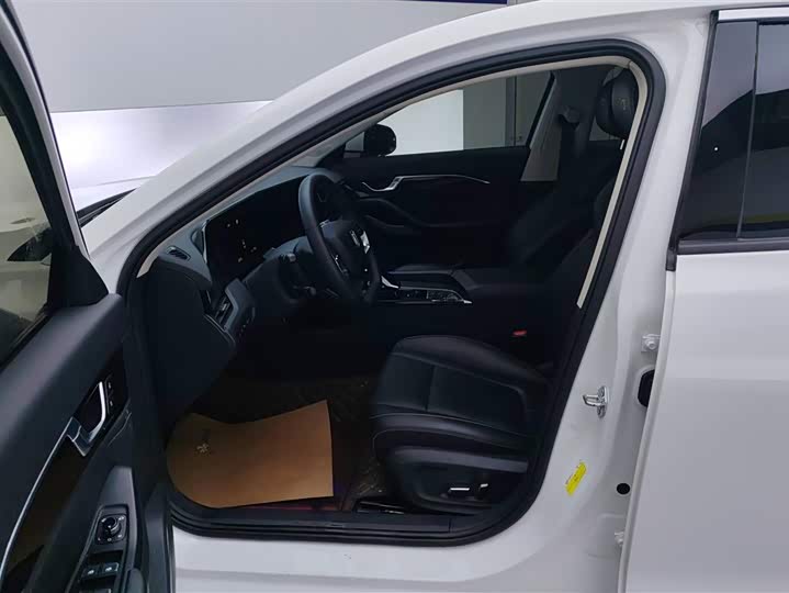 Фото 9 - Bestune B70