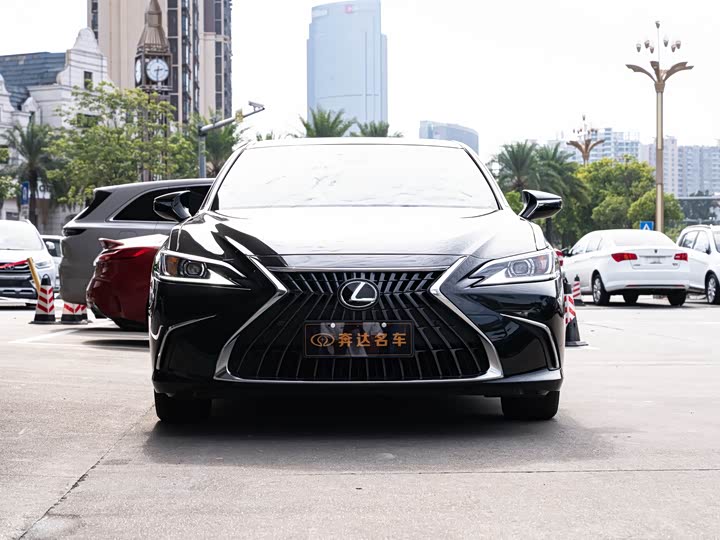 Фото 2 - Lexus ES