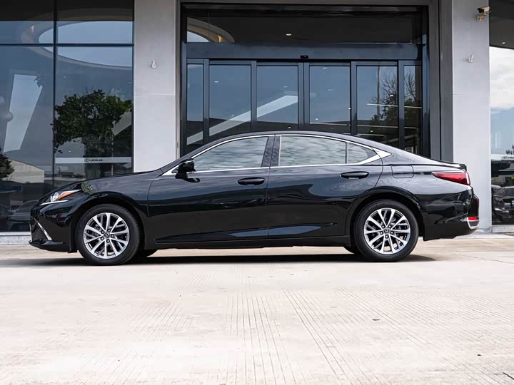 Фото 4 - Lexus ES