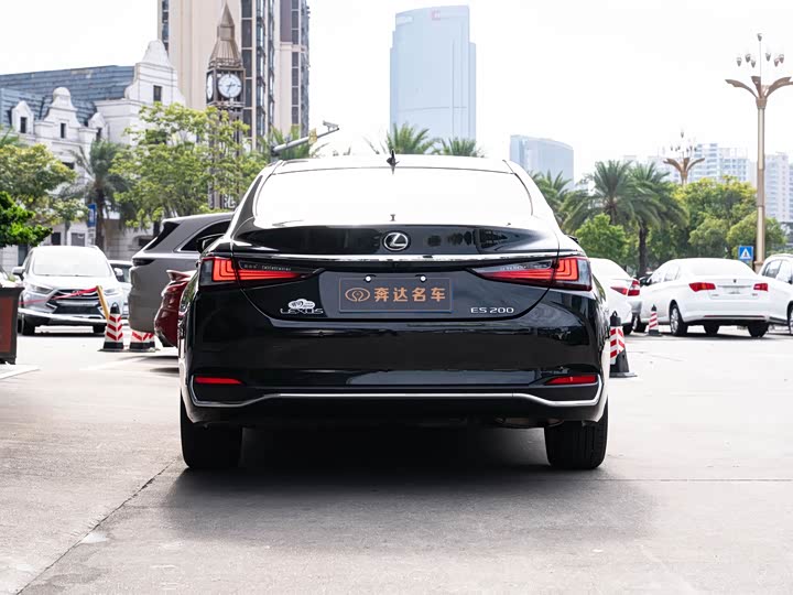 Фото 5 - Lexus ES