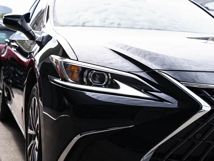 Фото 6 - Lexus ES