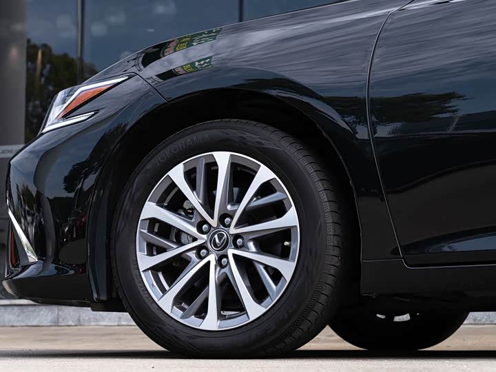 Фото 7 - Lexus ES