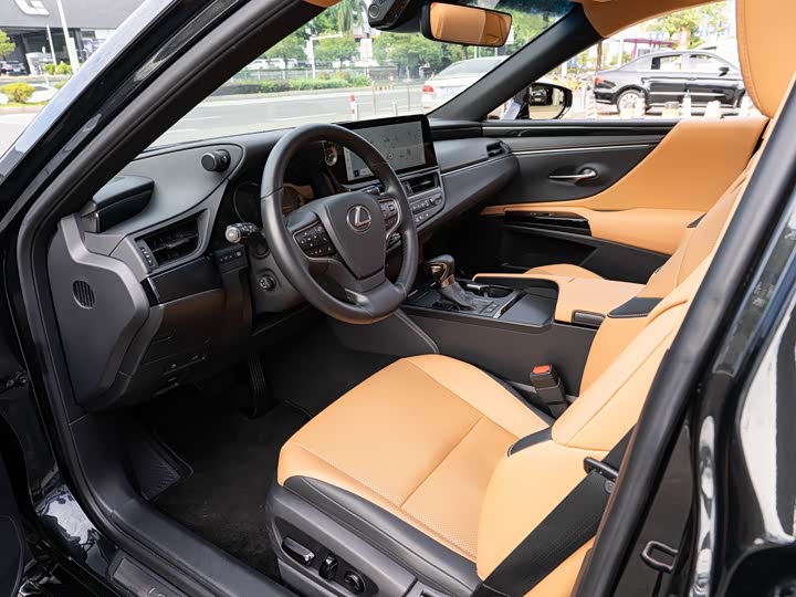 Фото 8 - Lexus ES