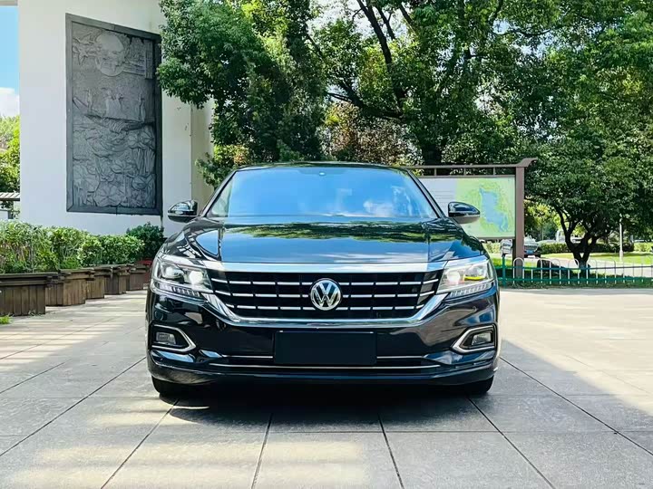 Фото 2 - Volkswagen Passat