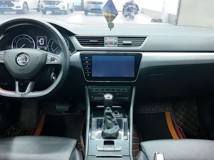 Фото 4 - Skoda Superb