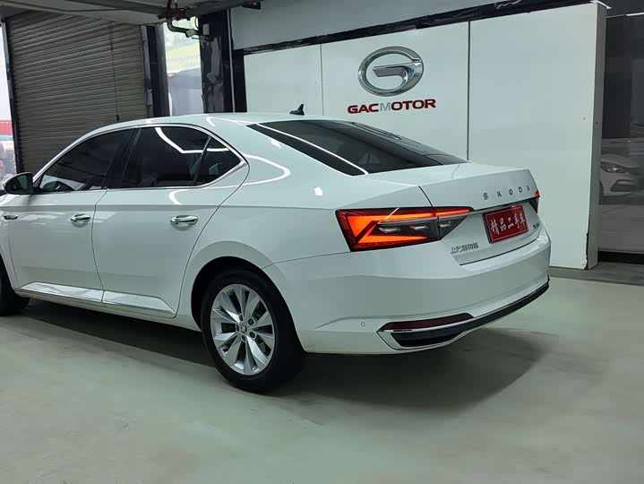 Фото 8 - Skoda Superb