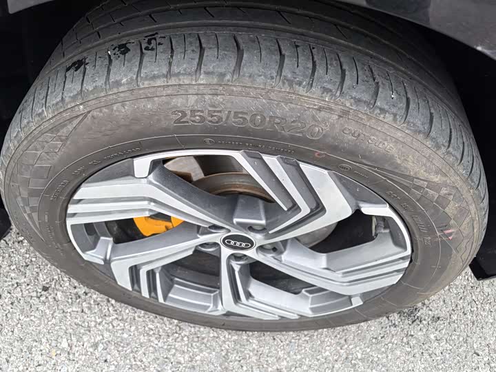 Фото 9 - Audi e-tron