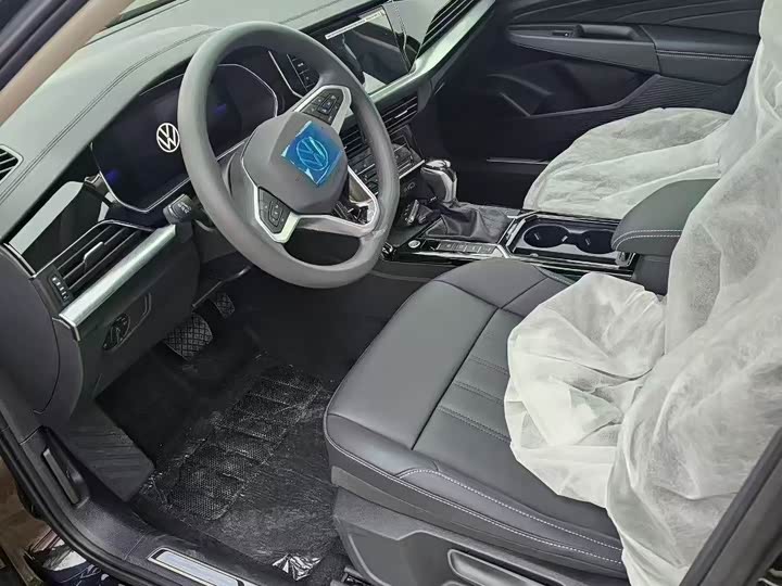 Фото 6 - Volkswagen Passat Hybrid