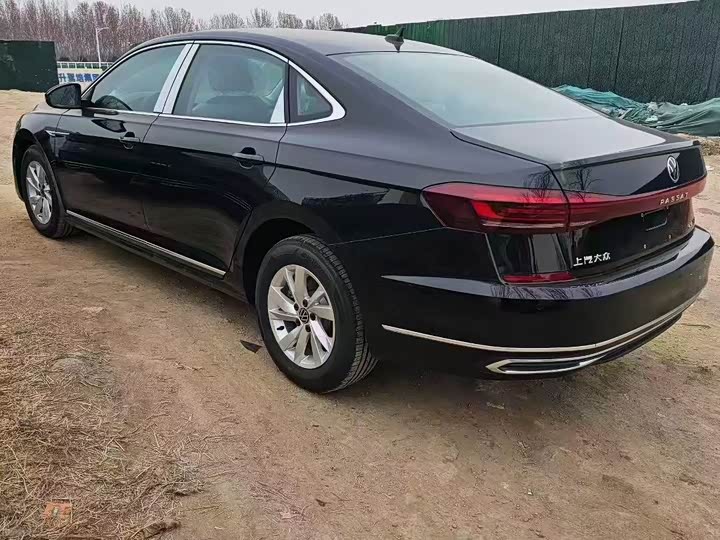Фото 9 - Volkswagen Passat Hybrid