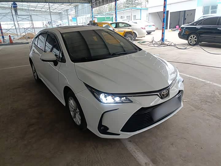 Фото 4 - Toyota Corolla