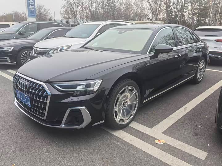 Фото 1 - Audi A8