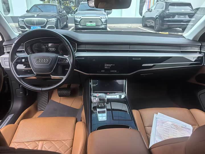 Фото 3 - Audi A8