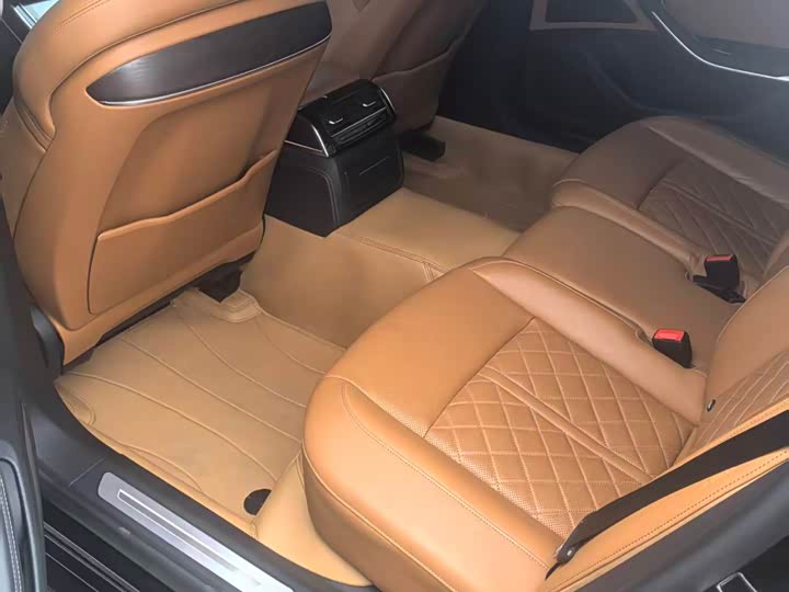 Фото 4 - Audi A8