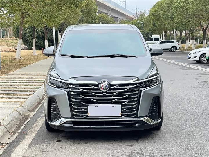 Фото 3 - Buick GL8 ES