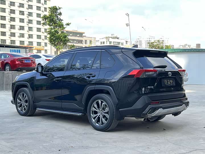 Фото 7 - Toyota RAV4