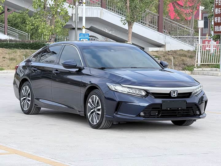 Фото 3 - Honda Inspire