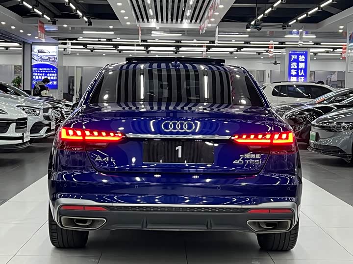 Фото 5 - Audi A4L