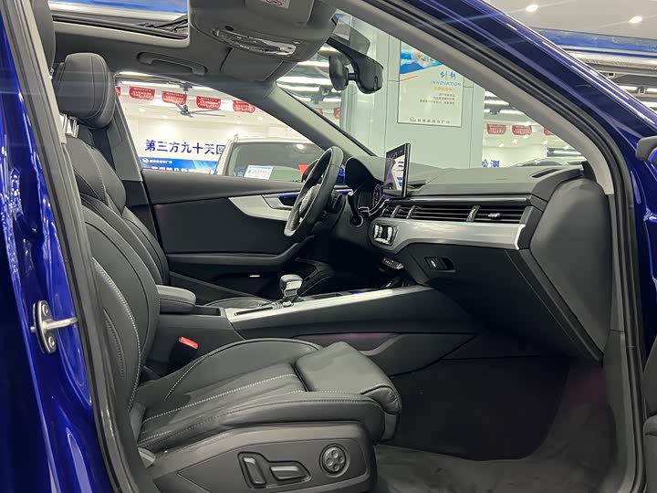 Фото 9 - Audi A4L