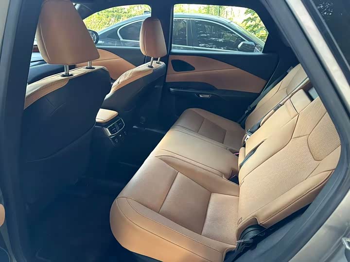 Фото 6 - Lexus RX