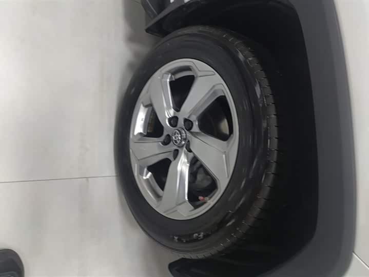 Фото 6 - Toyota RAV4