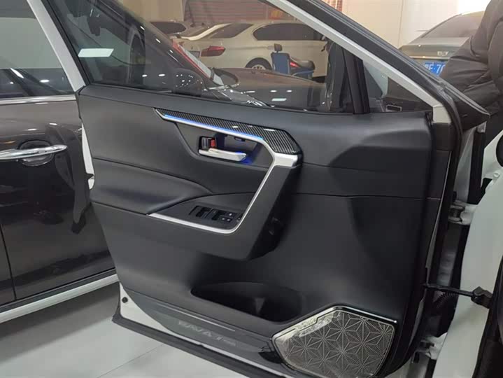 Фото 7 - Toyota RAV4