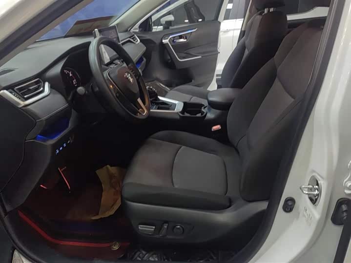 Фото 9 - Toyota RAV4