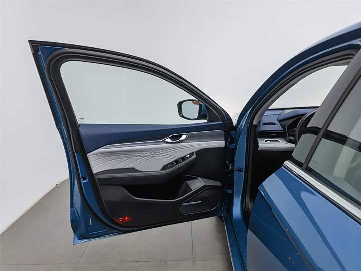 Фото 8 - Geely Preface