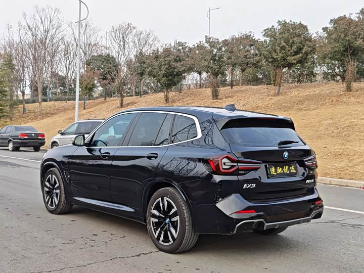 Фото 8 - BMW iX3