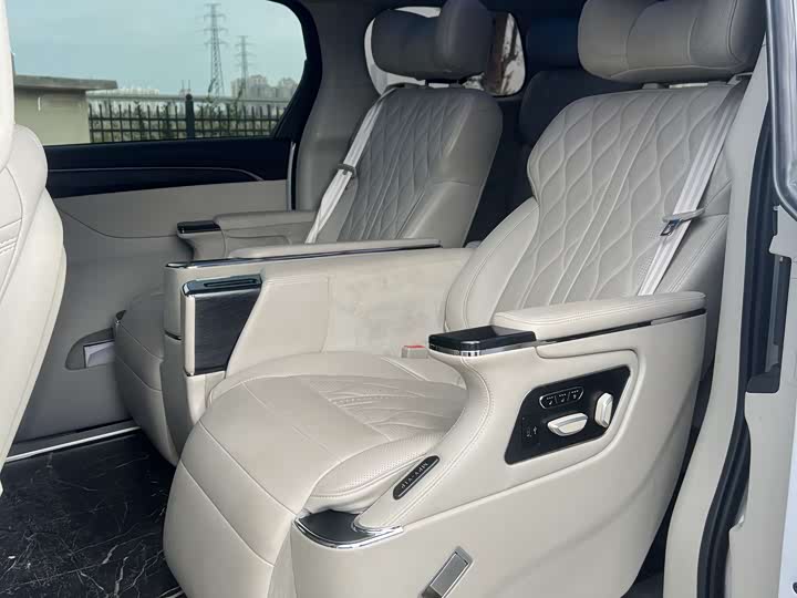 Фото 8 - Buick GL8 ES