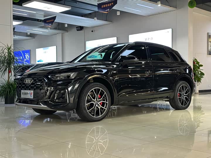 Фото 1 - Audi Q5L