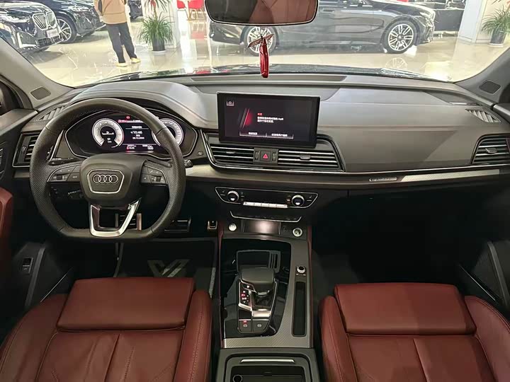 Фото 5 - Audi Q5L