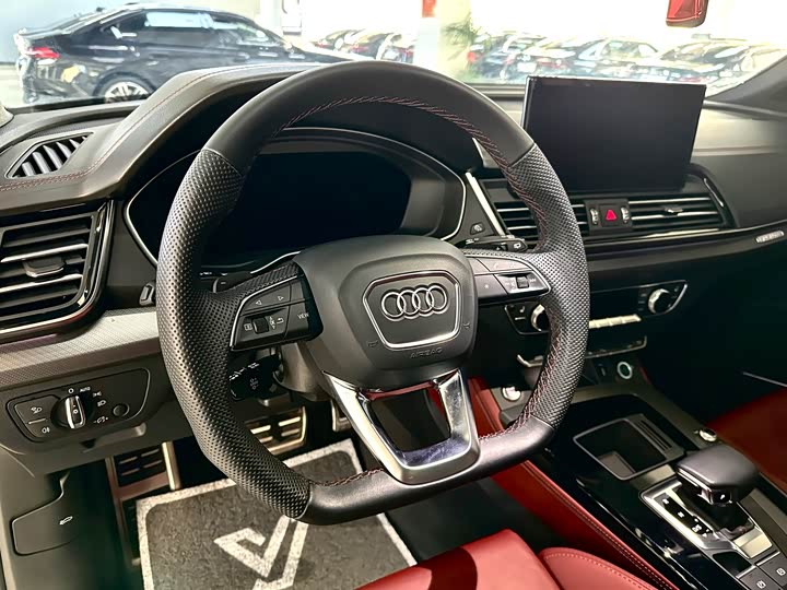 Фото 6 - Audi Q5L