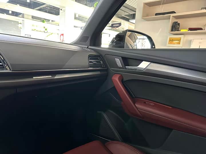 Фото 8 - Audi Q5L