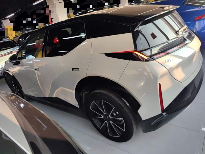 Фото 5 - Zeekr X