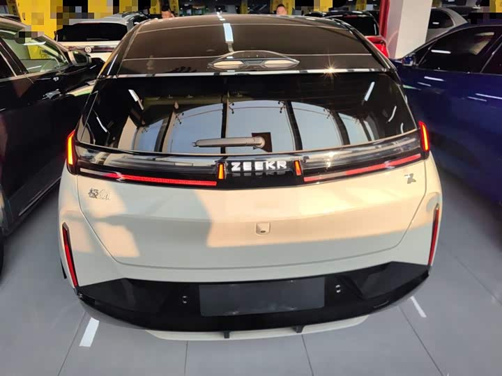 Фото 6 - Zeekr X